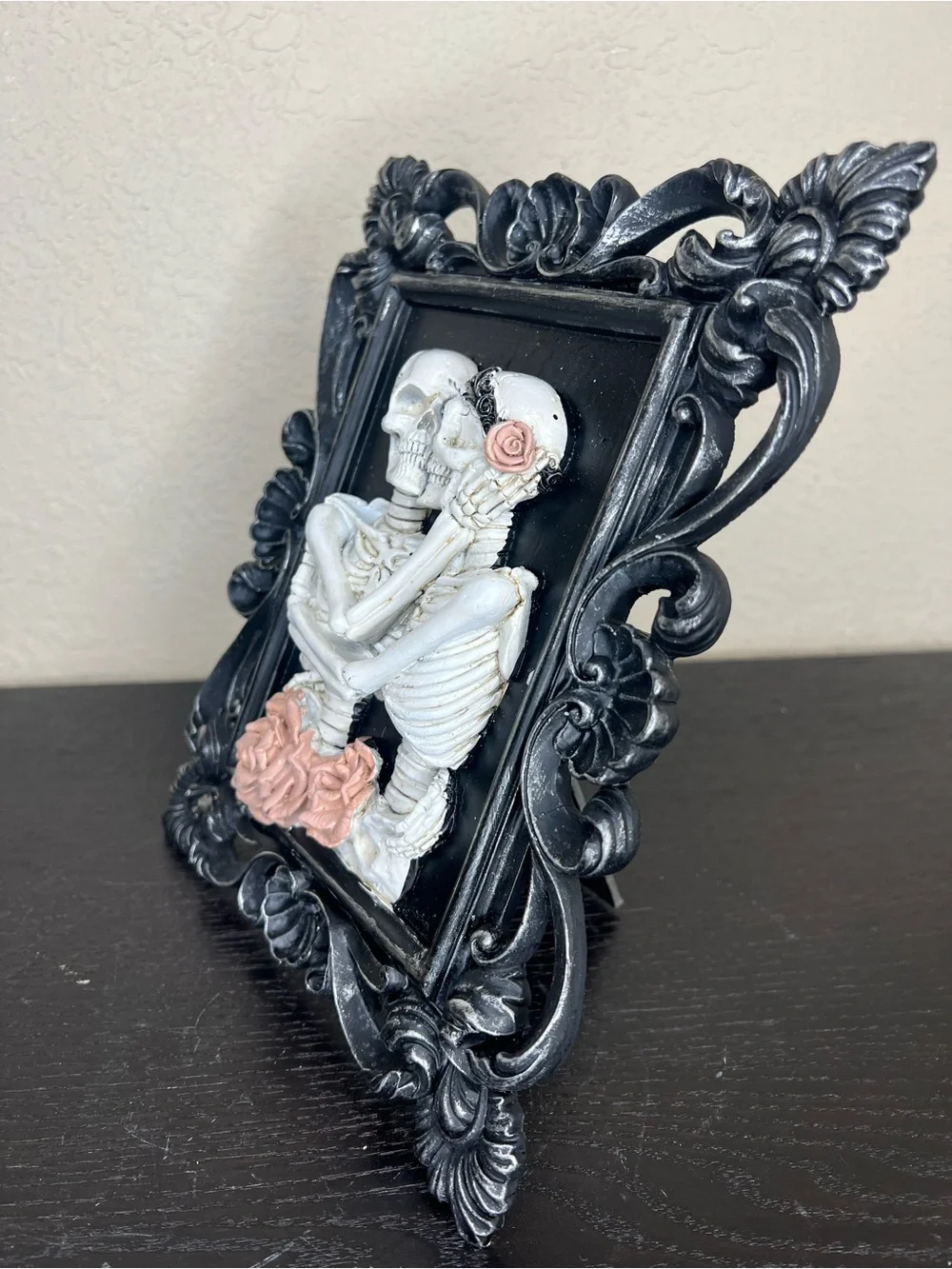 NEW 10”x 8” 3D Halloween Skeleton Kisses Framed Photo